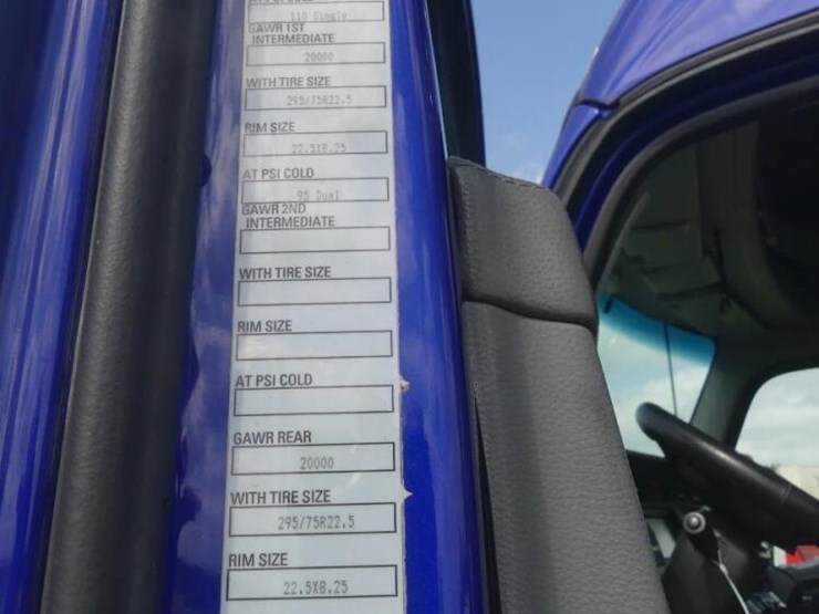 2017-kenworth-t680-image-21