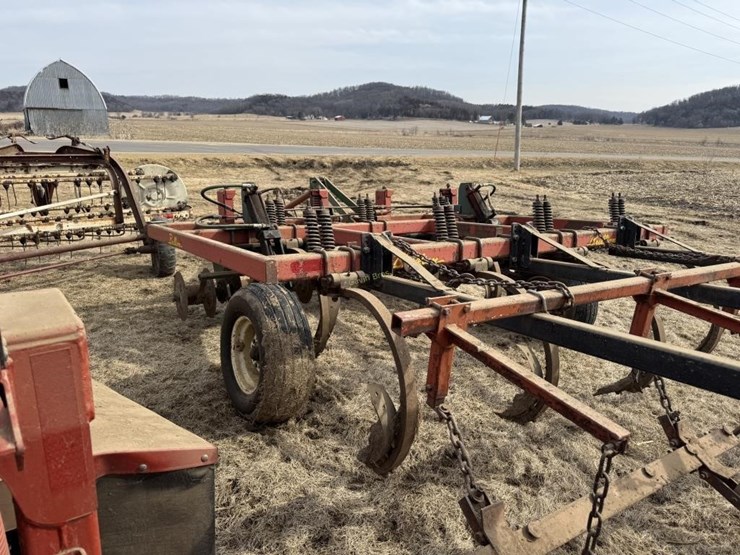 brillion-7-shank-chisel-plow-image-7