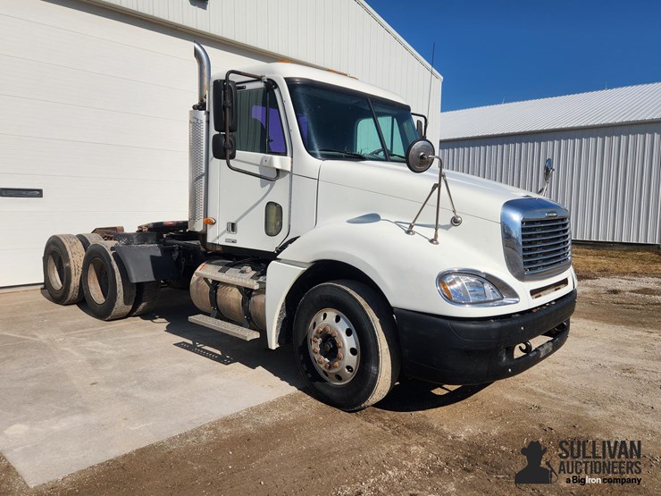 2003-freightliner-columbia-120-image-3