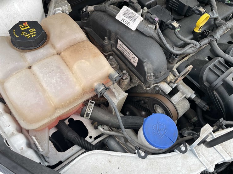 #1428-•-2015-white-ford-focus-se-sedan-(has-wi-title)-image-53