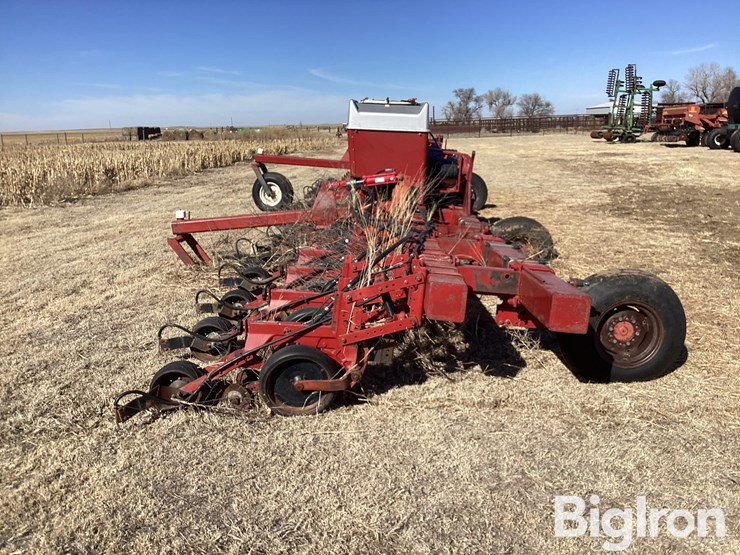 case-ih-16r30-planter-image-4
