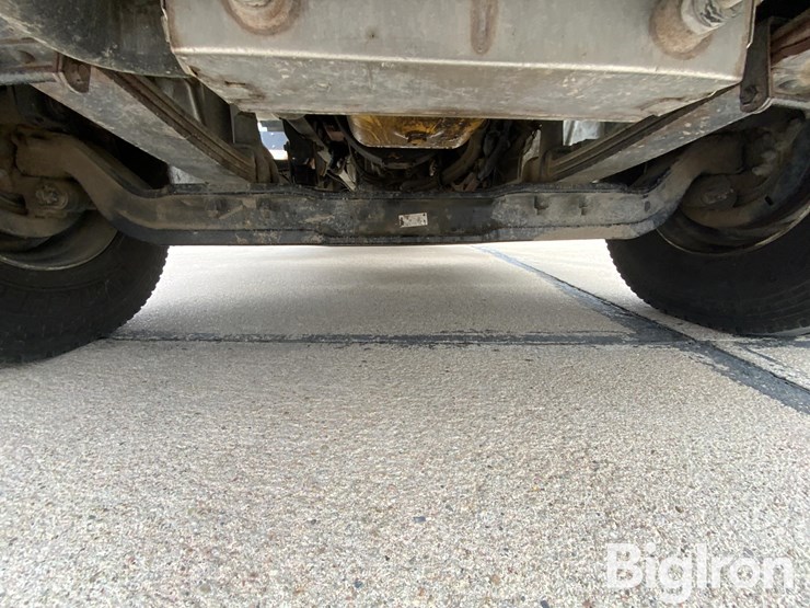 2006-freightliner-m2-106-image-19