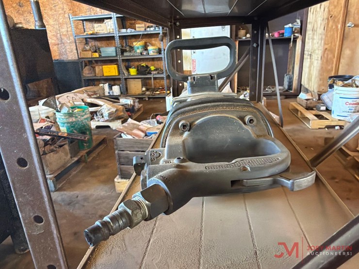 northern-industrial-1"-pneumatic-impact-wrench-image-2