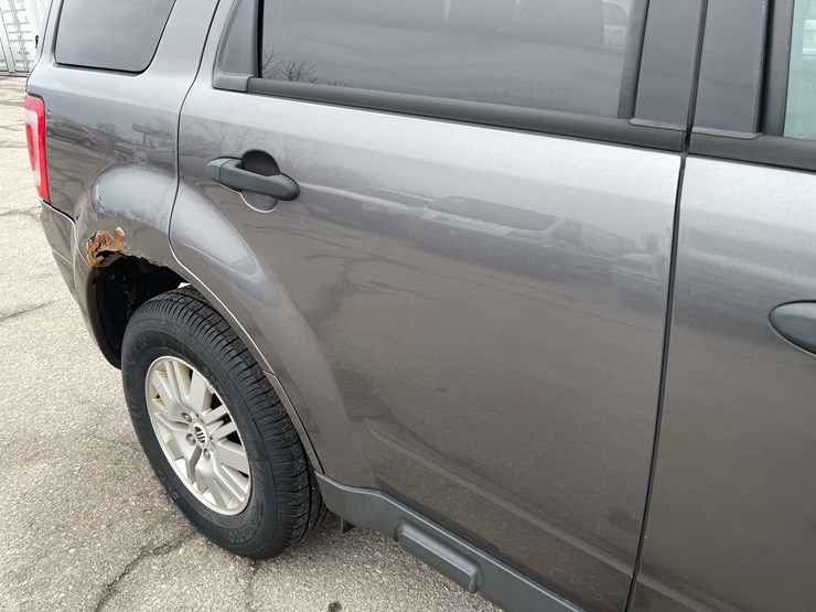 2011-ford-escape-image-21