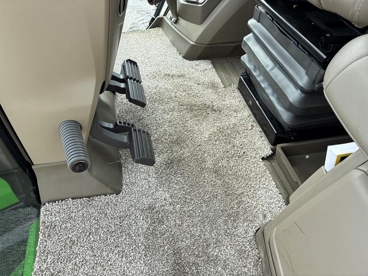 2024-john-deere-8rx-410-image-90