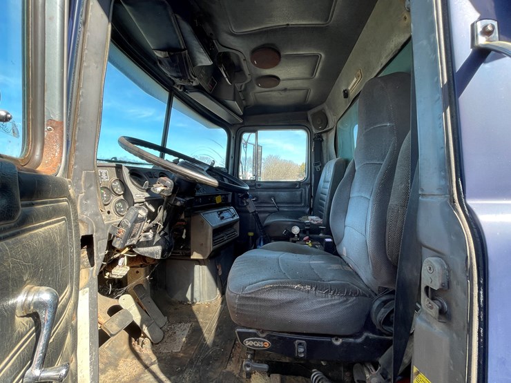 1993-mack-dm690s-image-35