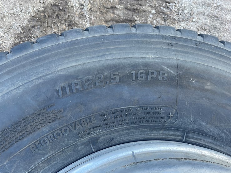 #6004-•-(2)-firestone-11r22.5-tires-on-10-bolt-rims-image-4