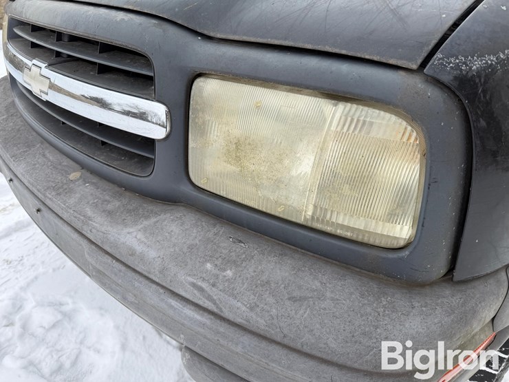 2003-chevrolet-tracker-image-9