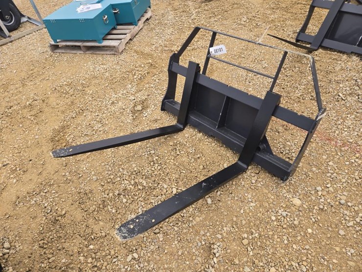 #8101-•-new-landhonor-mini-skid-steer-pallet-forks-image-1