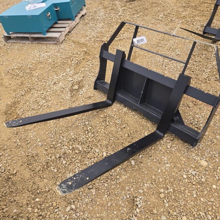#8101 • NEW LANDHONOR MINI SKID STEER PALLET FORKS