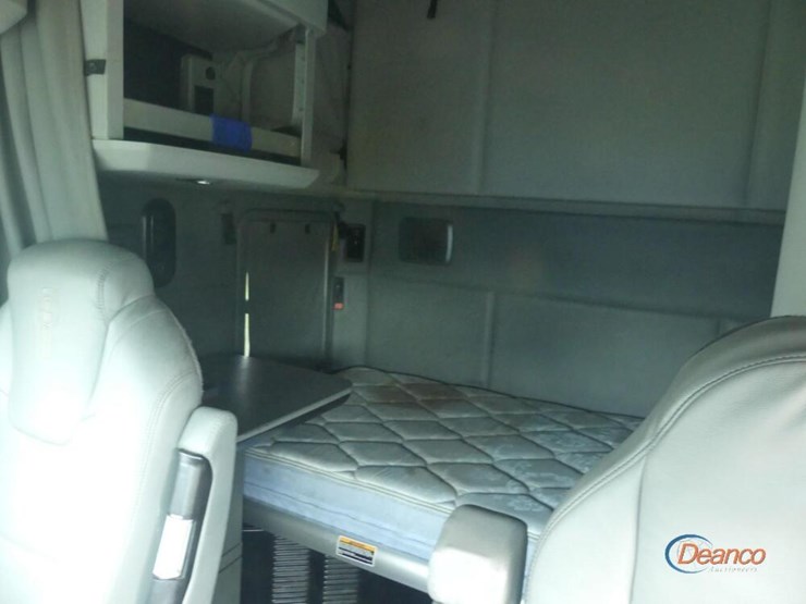 2017-kenworth-t680-image-17