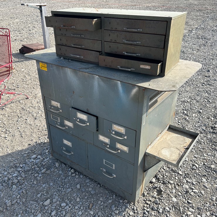 #37499 • Tool Box INV# 37499