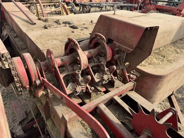 new-holland-273-image-9