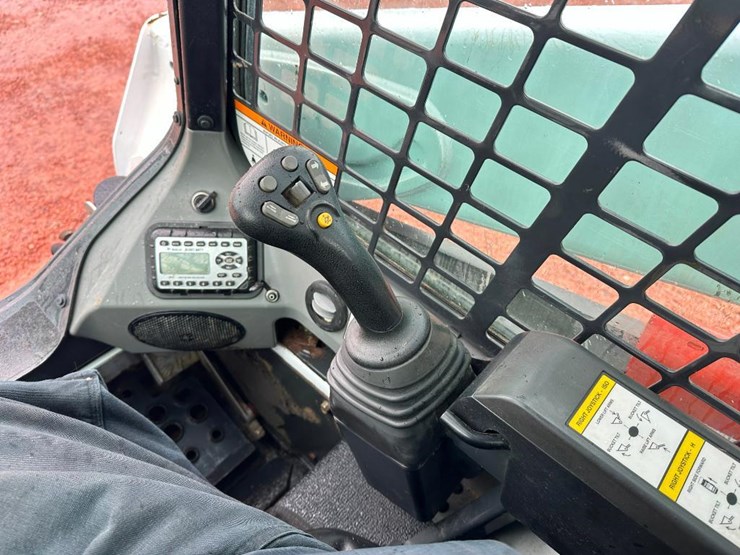 2015-bobcat-t590-image-40