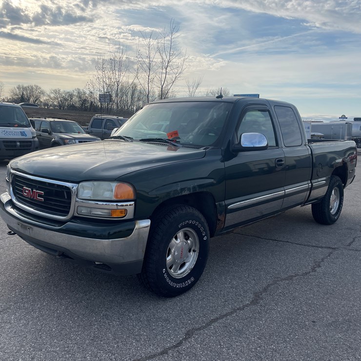 #1430 • 2002 Green GMC Sierra (Has WI Title) (OF)