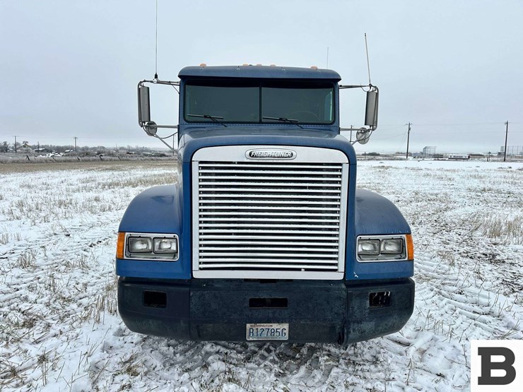 1999-freightliner-fld120-image-8
