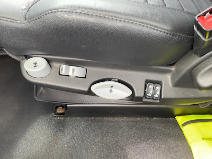 2017-peterbilt-579-image-26