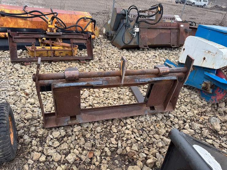 #6098-•-universal-mount-extra-wide-pallet-forks-image-4