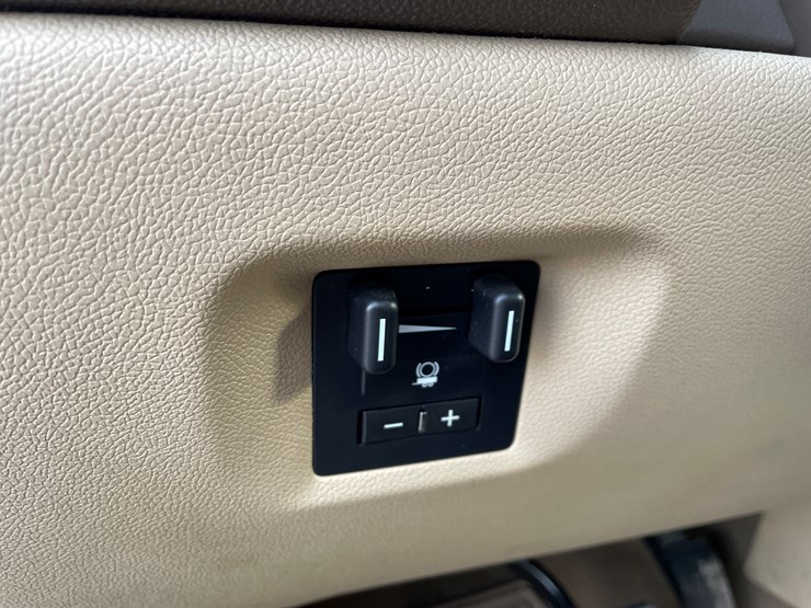 2012-chevrolet-3500hd-image-42