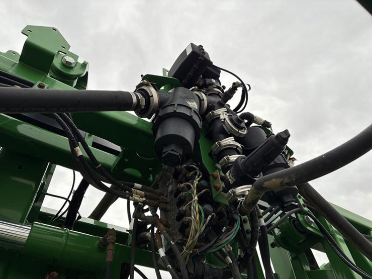 2015-john-deere-r4038-image-39