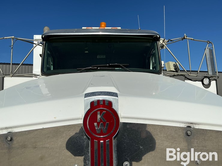 2020-kenworth-t800-image-11