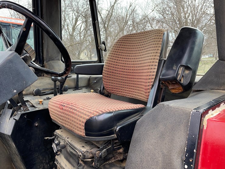 tag-#56,-1979-case-2290-tractor-image-23