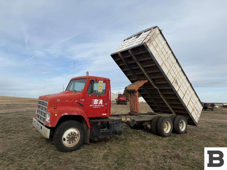 1985-international-s2300-image-46