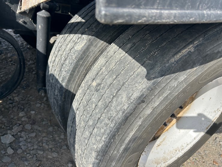 2016-peterbilt-579-image-22