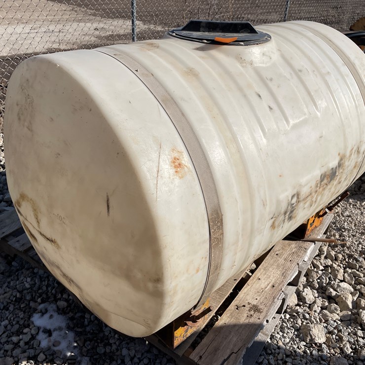 #6105 • Poly Tank on Frame