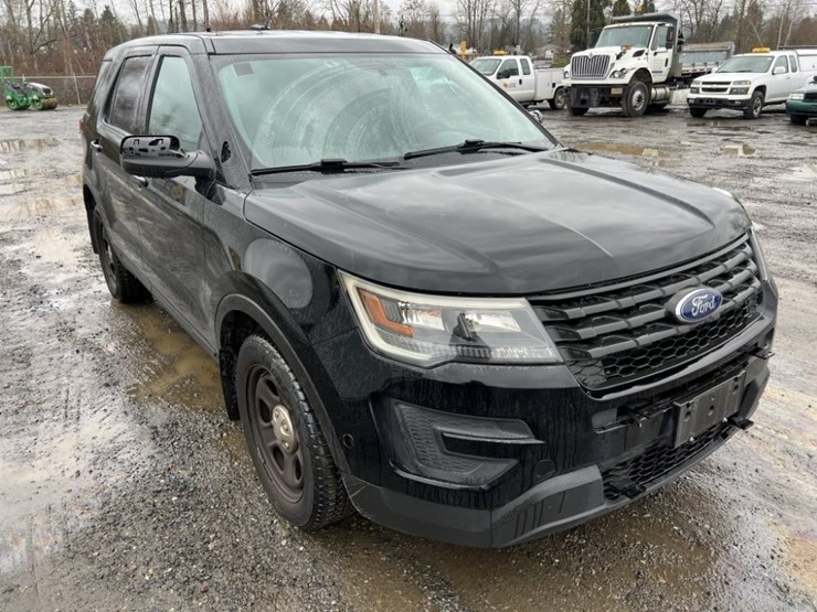 2018-ford-explorer-image-2