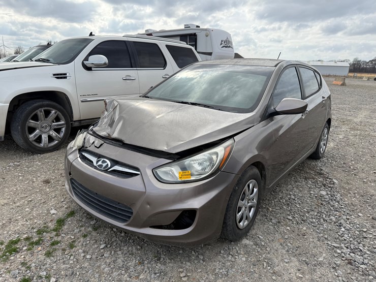 #38615-•-2013-hyundai-accent-sedan-kmhct5ae9du086575-inv#-38615-image-1