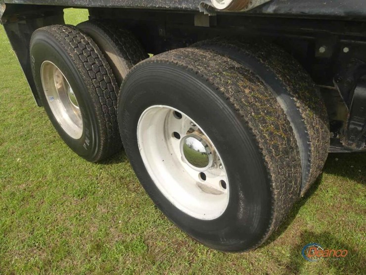 2016-freightliner-122sd-image-8