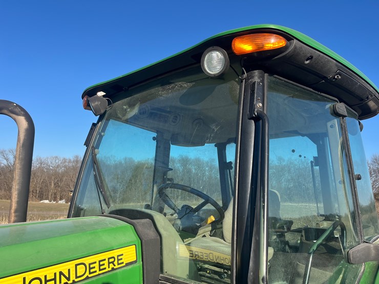 2015-john-deere-5100e-image-15