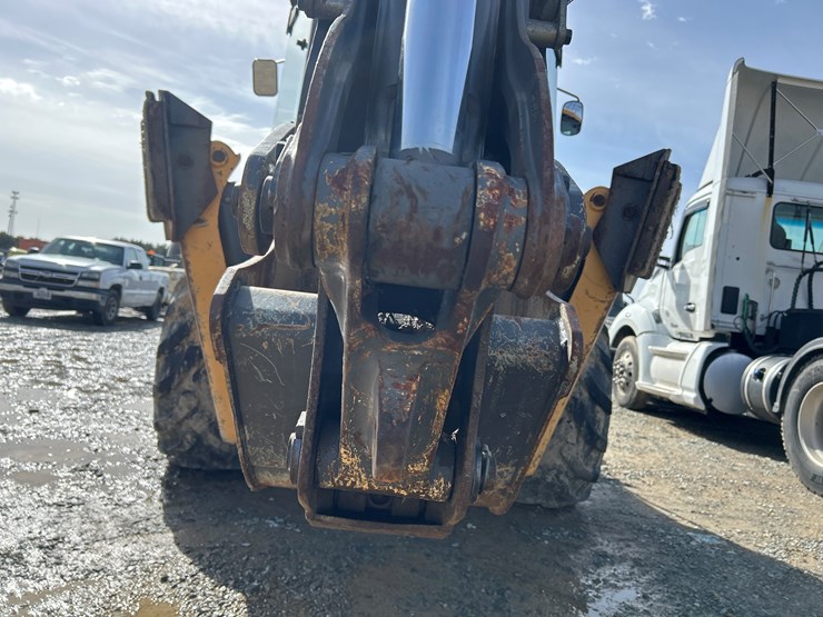 2012-volvo-bl70b-image-52