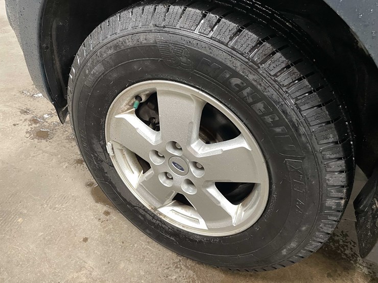 2011-ford-escape-image-9