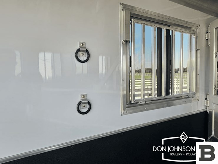 2024-featherlite-9400-73pt-3-h-horse-trailer-image-9