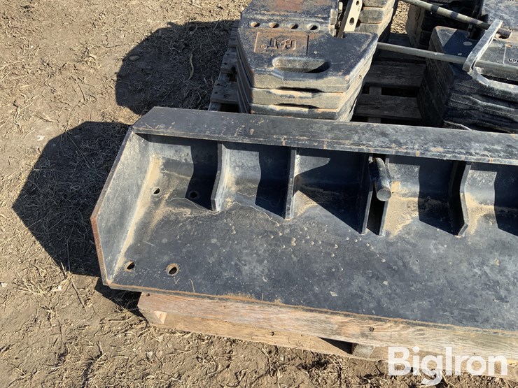 caterpillar-100-image-11