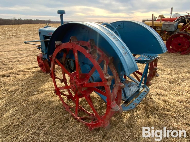 1930-case-cc-2wd-tractor-image-7