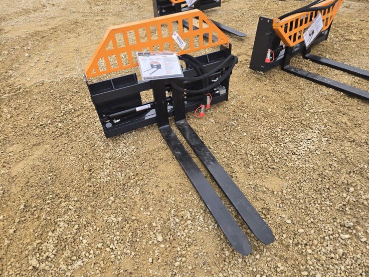 #8097-•-new-landhonor-48"-skid-steer-pallet-forks-image-2
