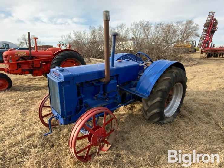 1930-case-c-2wd-tractor-image-1