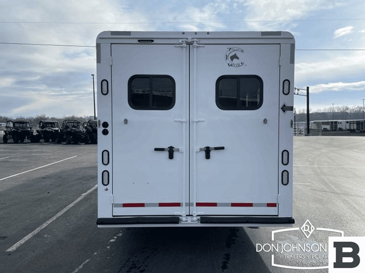 2024-trails-west-classic-lq-4-h-horse-trailer-image-9
