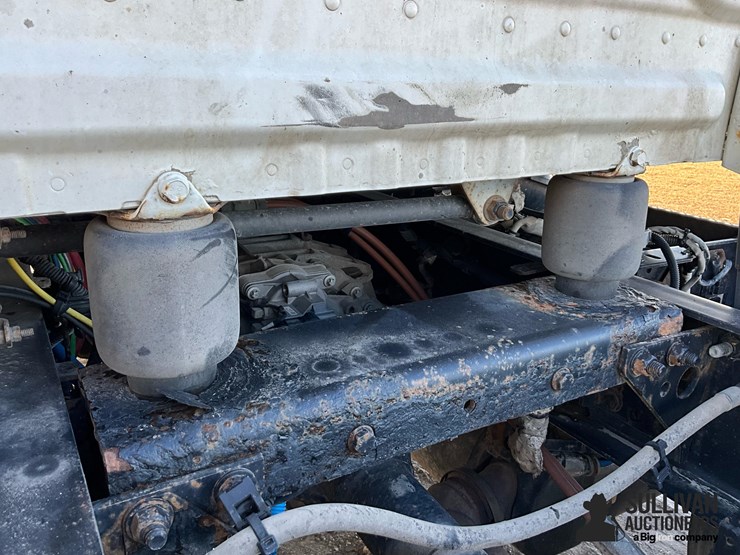 2016-freightliner-cascadia-125-image-11