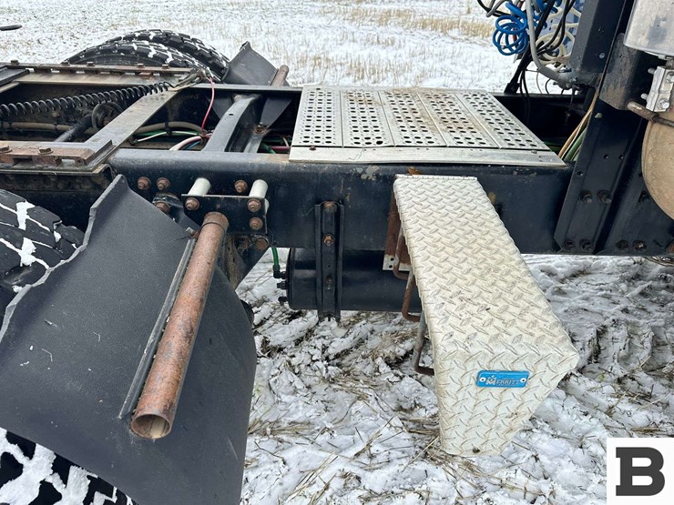 1999-freightliner-fld120-image-59