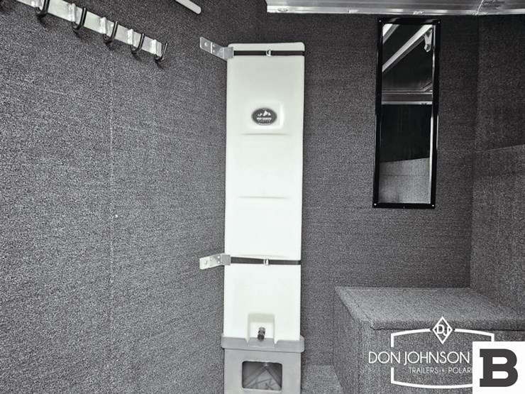 2024-featherlite-9600-74pt-4-h-gooseneck-horse-trailer-image-11