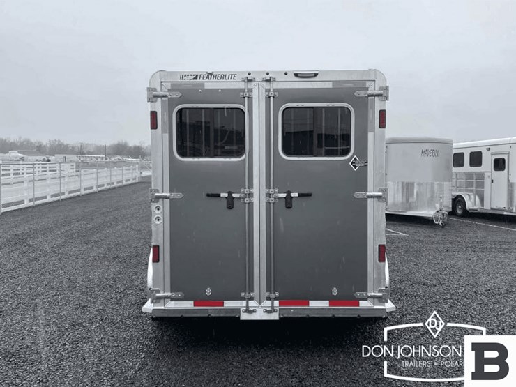 2024-featherlite-9600-7350-3-h-gooseneck-horse-trailer-image-7