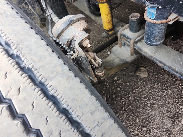 tag-#285,-freightliner-semi-image-32