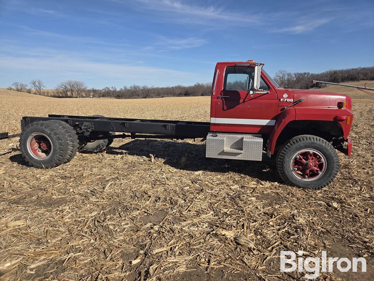 1992-ford-f700-image-4