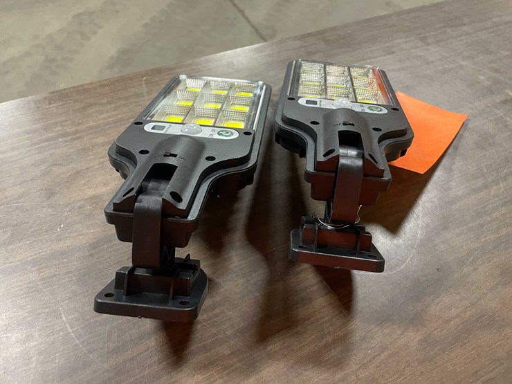 #2286-•-(2)-led-parking-lot/-yard-lights-(pr10)-image-5