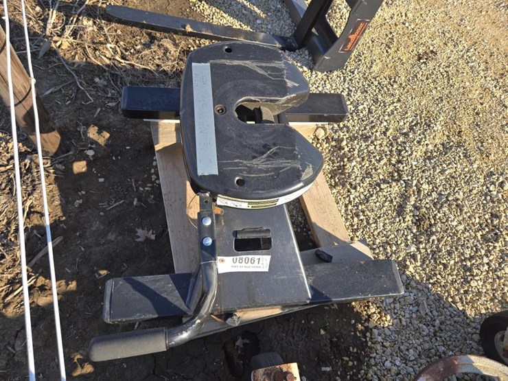 #8061-•-bulldog-hi-rise-5th-wheel-adapter-hitch-image-3