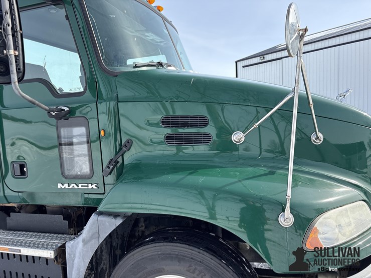 2014-mack-pinnacle-cxu613-image-13